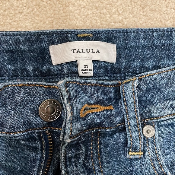 Aritzia talula short size25 - Picture 2 of 7
